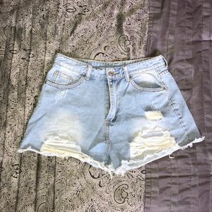 CUT OFF DENIM SHORTS